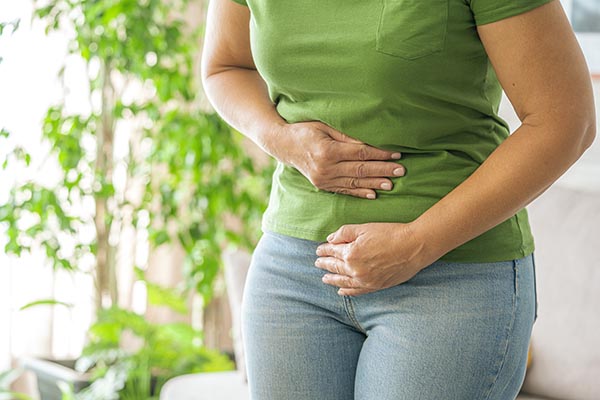 female with hernia pain